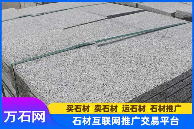 广场地铺选择 PC 砖还是火烧板?