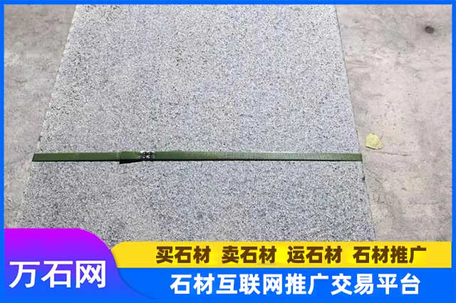 地铺石在埔装时垫层厚度多少才不容易断裂？